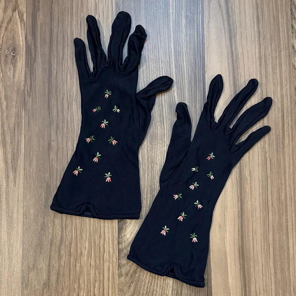Van Raalte gloves typically